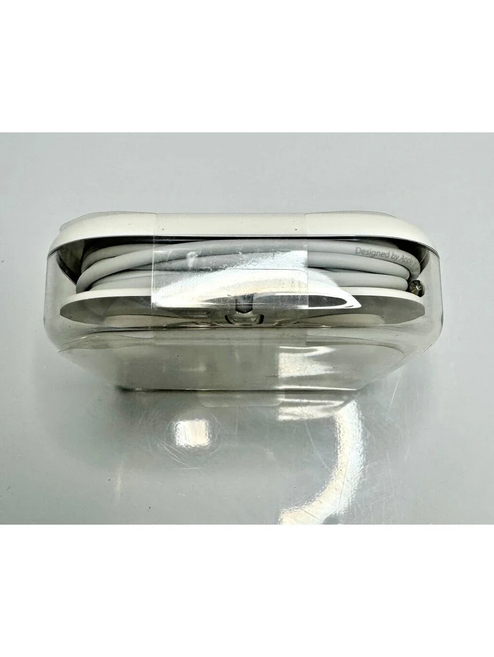 Apple EarPods 3.5mm Headphone Plug MWU53AM/A New Sealed Genuine Apple
